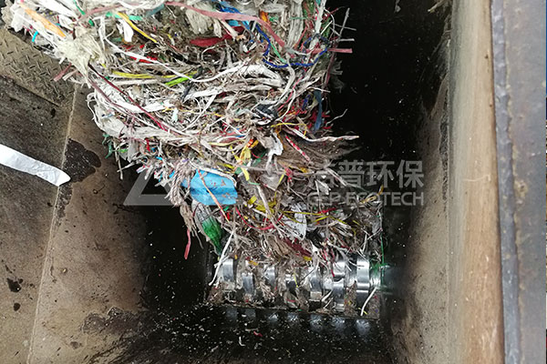 造紙廠絞繩廢料破碎生產(chǎn)線現(xiàn)場,破碎處理系統(tǒng)