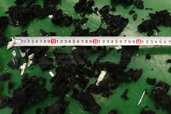 推積如山的廢舊皮革如何處理？皮革破碎機(jī)成完美解決方案