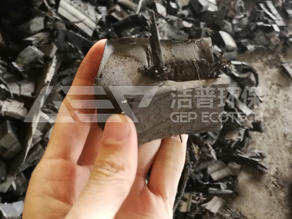 廢舊輪胎破碎處理設(shè)備生產(chǎn)線多少錢一套？